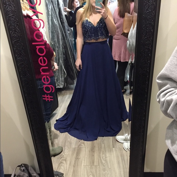 BRAND NEW PROM DRESS!!! SIZE 6 - Picture 1 of 8